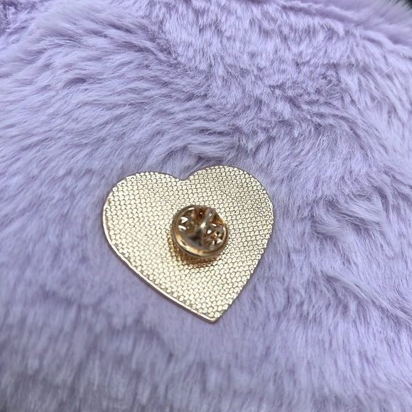 Harry Styles Heart Pin Pink Golden NEW - Picture 2 of 3